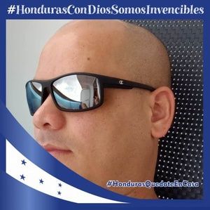 Meet your Posher, Carlos